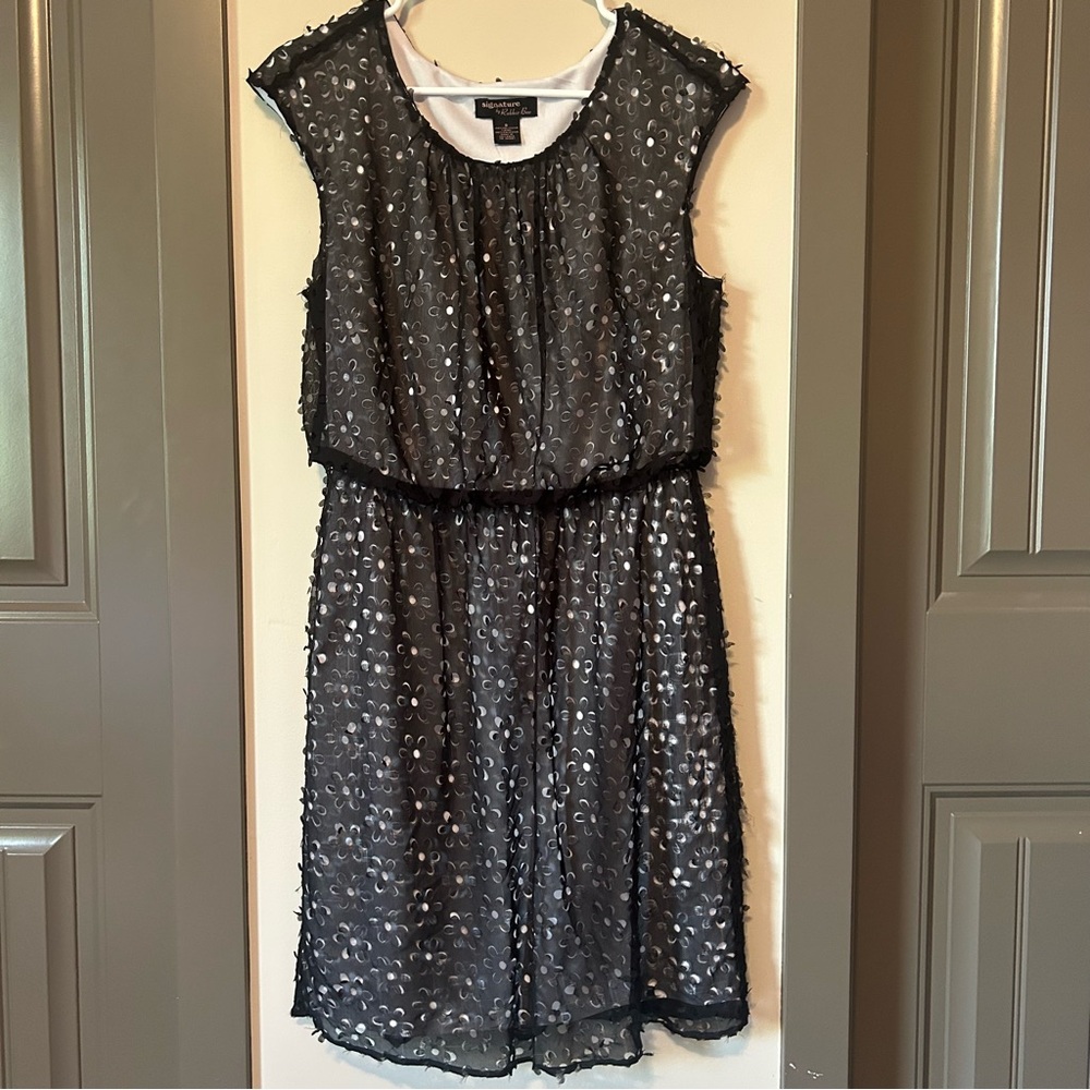 Signature by Robbie Bee Sheer Black Floral Midi Dress. Size 8